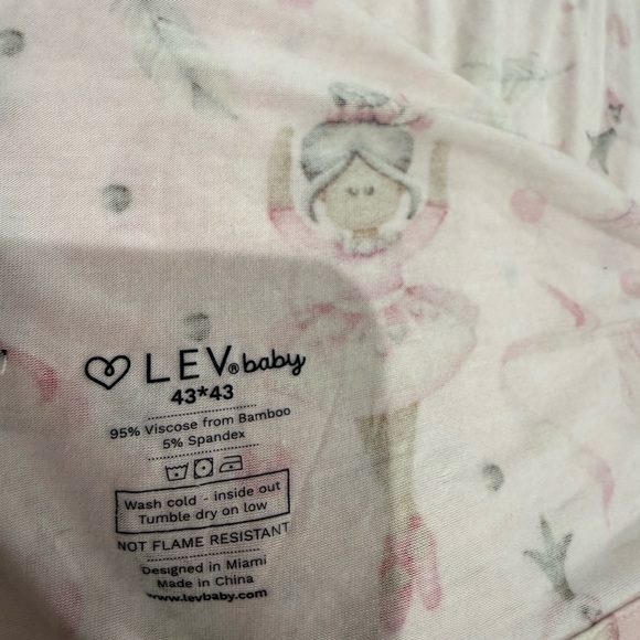 Pristine Lev Baby Ballerina Bamboo Viscose Baby Blanket - Picture 3 of 4